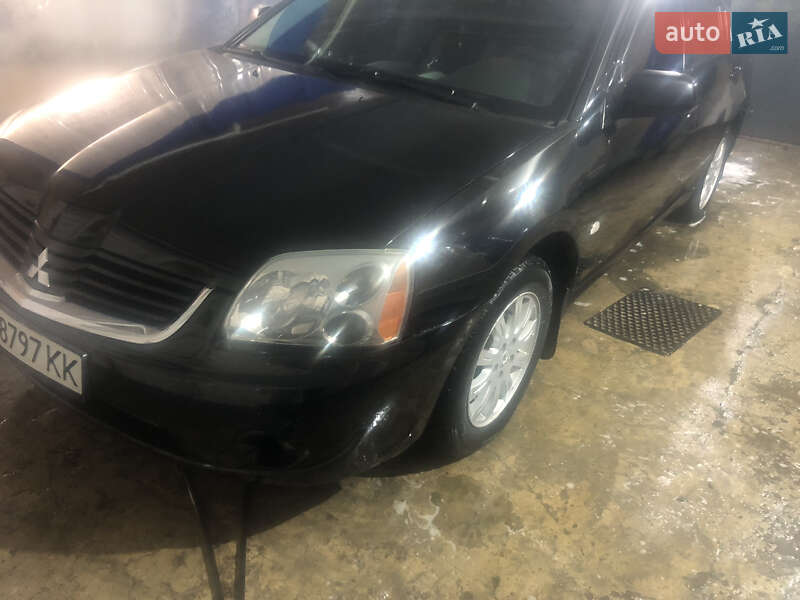 Седан Mitsubishi Galant