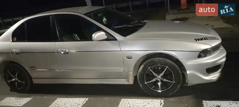 Mitsubishi Galant 2002