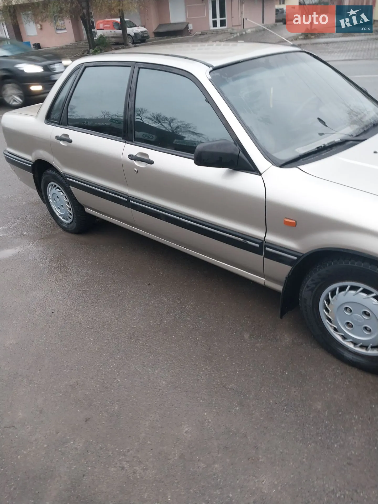 Mitsubishi Galant 1988 VIN JMBSNE34AJZ301235 фото оголошення 3 з 5