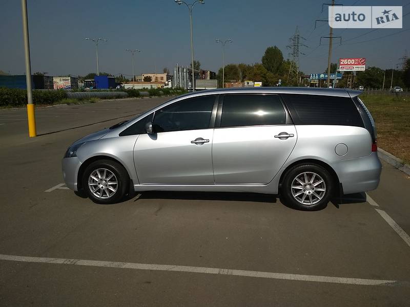 Mitsubishi Grandis 2006 года
