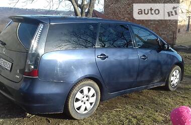 Mitsubishi Grandis  2005