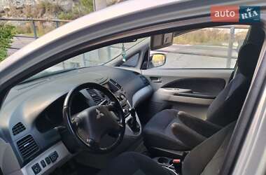 Mitsubishi Grandis  2009