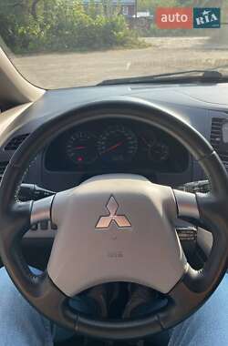 Mitsubishi Grandis 2004