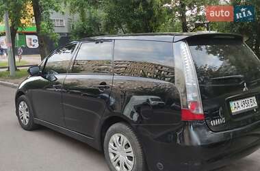 Mitsubishi Grandis 2006