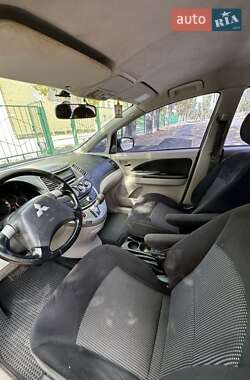 Mitsubishi Grandis 2009