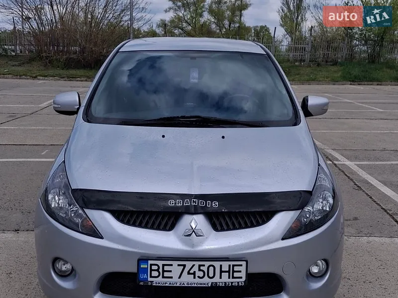 Mitsubishi Grandis 2006