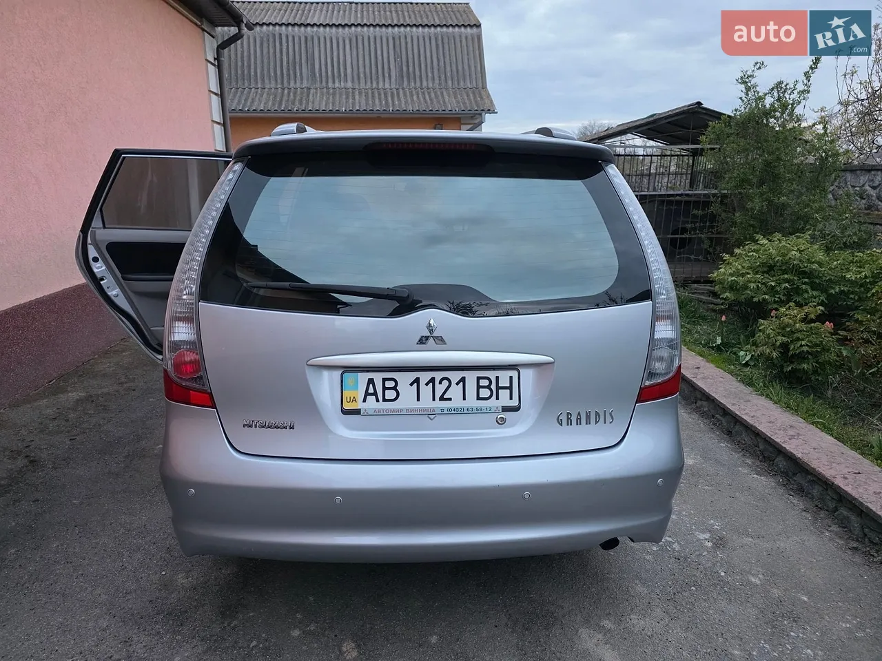 2010 Mitsubishi Grandis - мініатюра 4