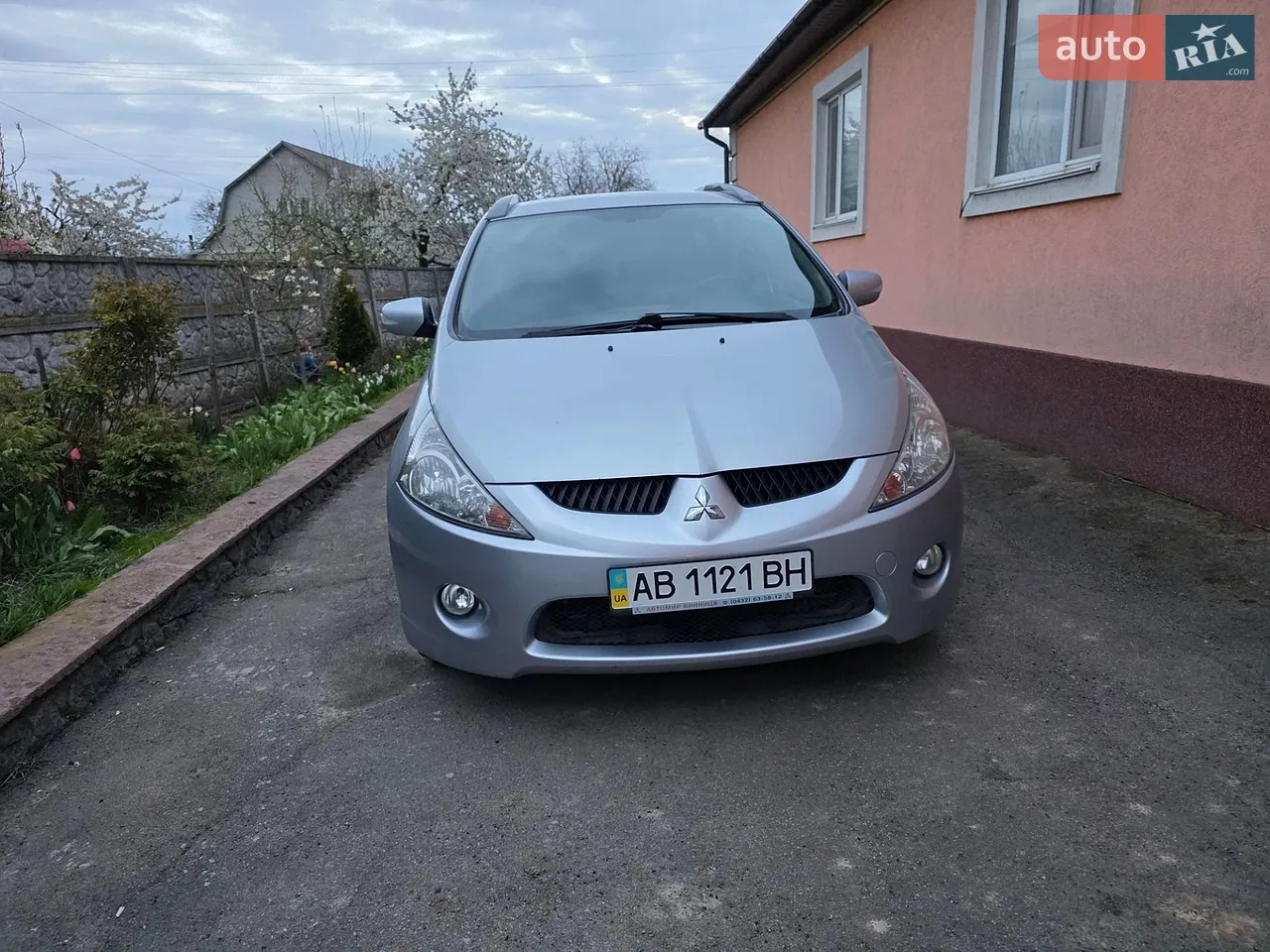 2010 Mitsubishi Grandis - фото 1