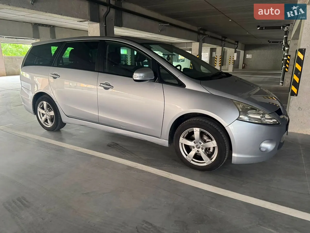 2010 Mitsubishi Grandis - мініатюра 2