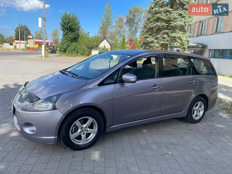 Mitsubishi Grandis 2004