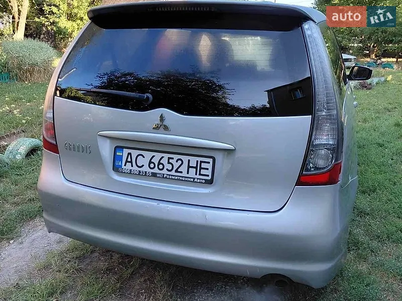 Mitsubishi Grandis 2004