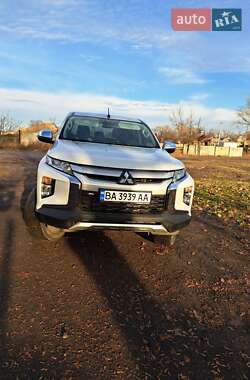 Mitsubishi L 200  2021