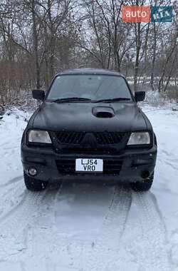 Mitsubishi L 200 2005