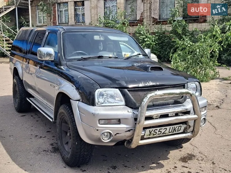 Mitsubishi L 200 2003