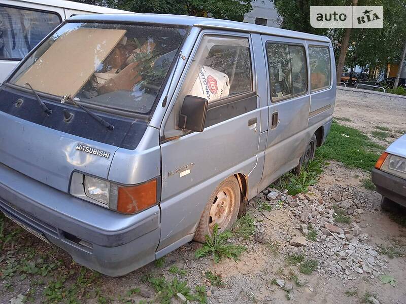 Легкові Mitsubishi L 300