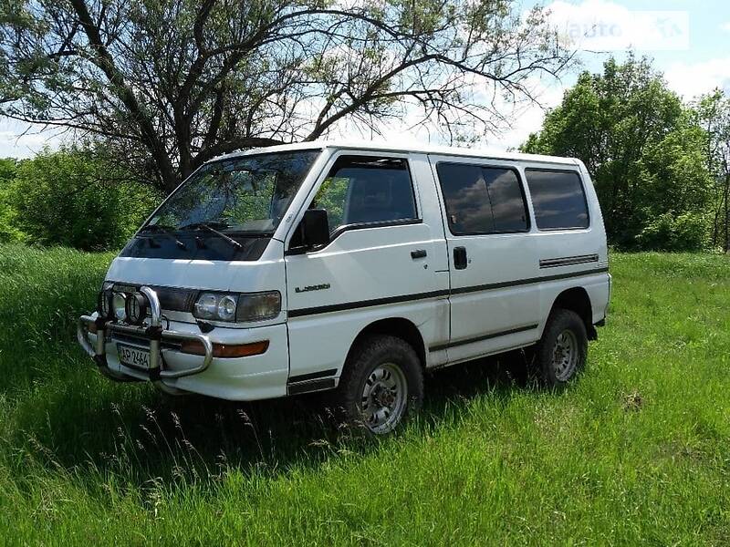 Позашляховик / Кросовер Mitsubishi L 300