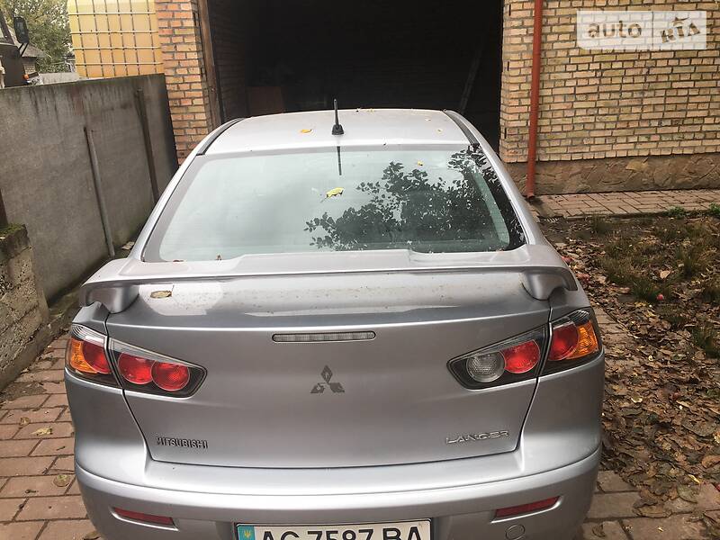 Легкові Mitsubishi Lancer