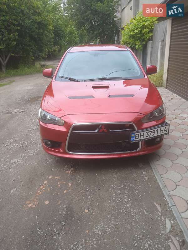 Хетчбек Mitsubishi Lancer