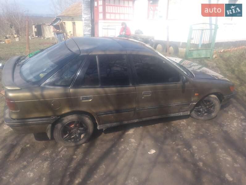 Ліфтбек Mitsubishi Lancer