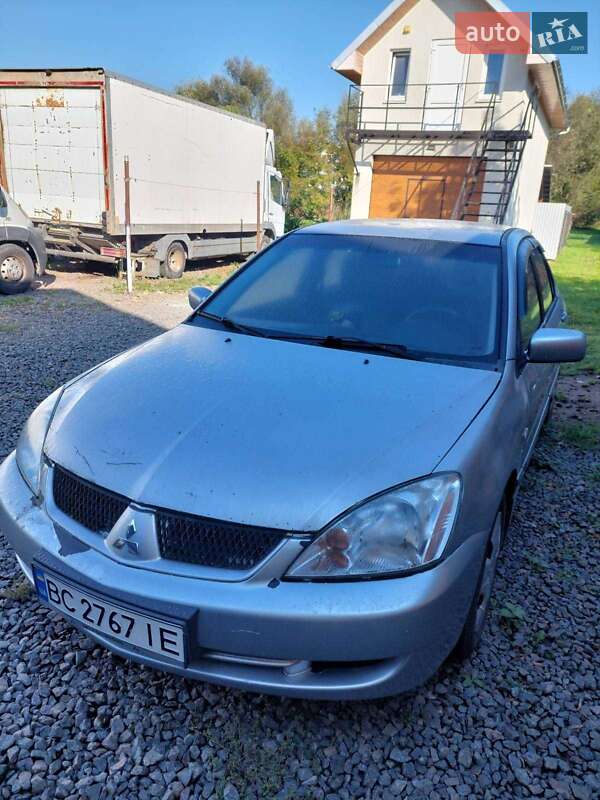 Легкові Mitsubishi Lancer