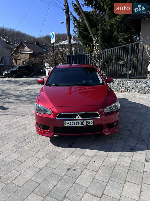 Седан Mitsubishi Lancer