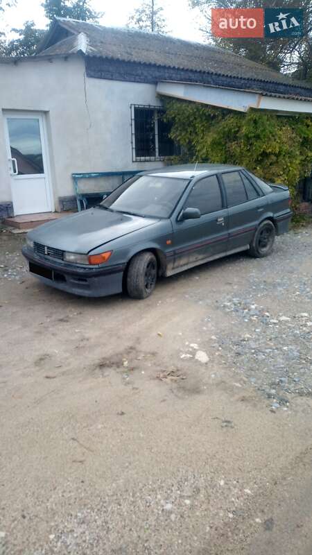 Лифтбек Mitsubishi Lancer