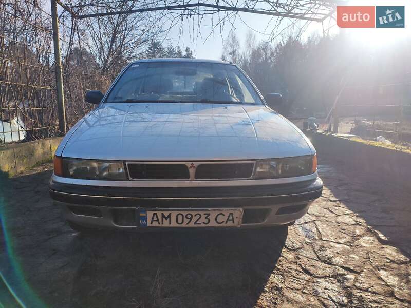 Ліфтбек Mitsubishi Lancer
