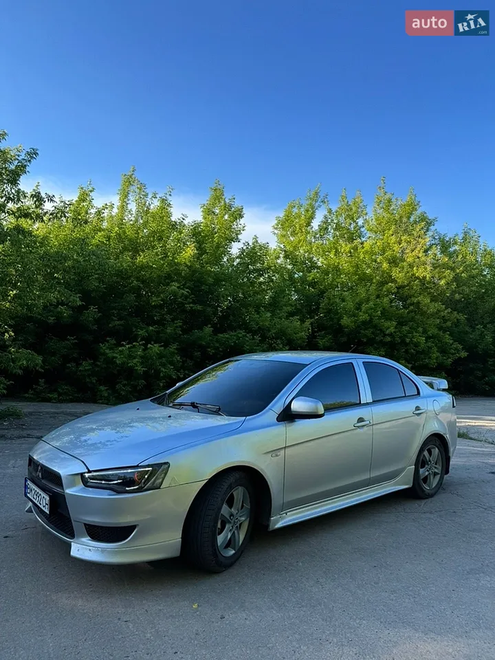 2010 Mitsubishi Lancer - мініатюра 2