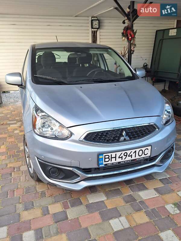 Хэтчбек Mitsubishi Mirage