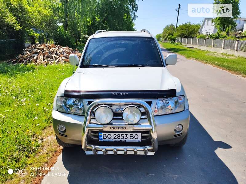 Внедорожник / Кроссовер Mitsubishi Montero