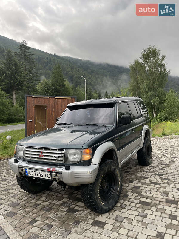 Внедорожник / Кроссовер Mitsubishi Montero