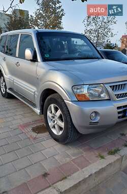 Mitsubishi Montero  2006