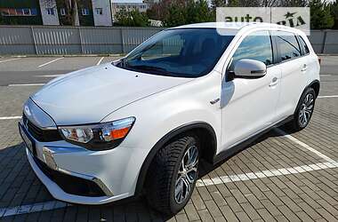 Mitsubishi Outlander Sport  2017