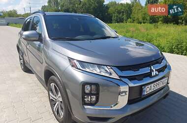 Mitsubishi Outlander Sport  2021