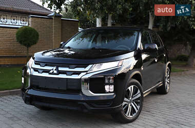 Mitsubishi Outlander Sport  2021