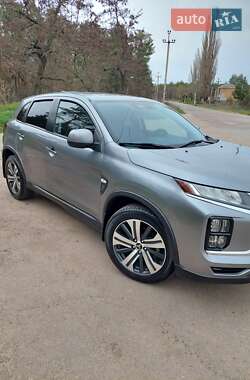 Mitsubishi Outlander Sport  2021