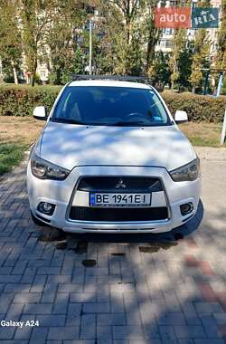 Mitsubishi Outlander Sport  2011