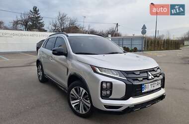 Mitsubishi Outlander Sport  2021