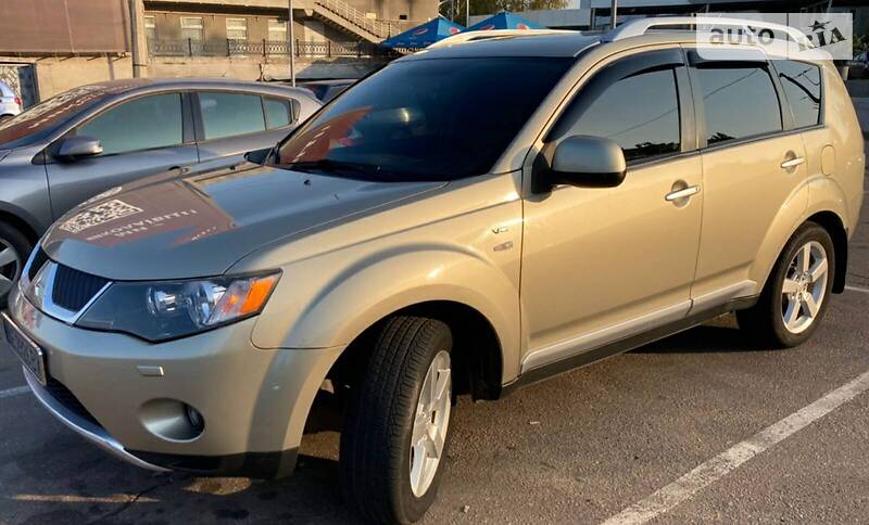 Mitsubishi Outlander XL