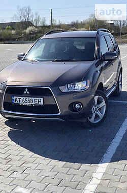 Mitsubishi Outlander XL  2011