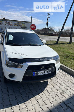 Mitsubishi Outlander XL  2010