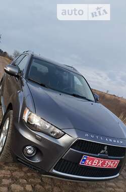 Mitsubishi Outlander XL  2012