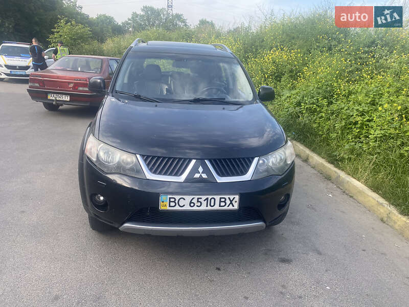 Mitsubishi Outlander XL