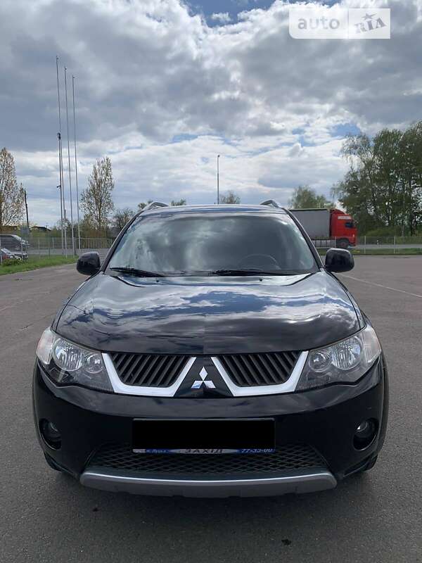 Mitsubishi Outlander XL