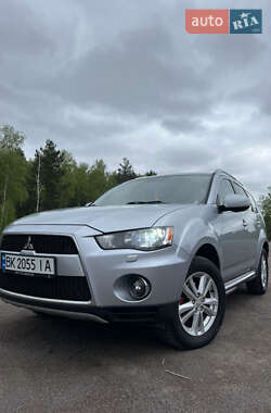 Mitsubishi Outlander XL  2010
