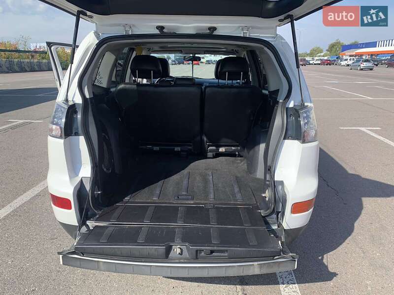 Mitsubishi Outlander XL