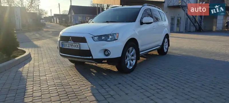 Mitsubishi Outlander XL 2011