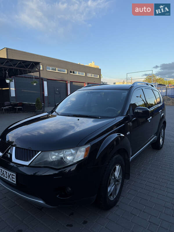 Mitsubishi Outlander XL