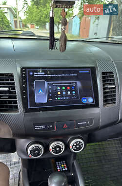 Mitsubishi Outlander XL  2008