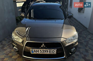 Mitsubishi Outlander XL  2011